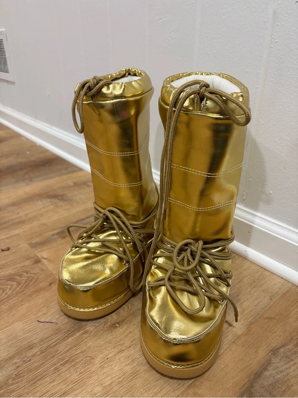 Cape Robbin Snowbell Puffy Moon Boots in Gold